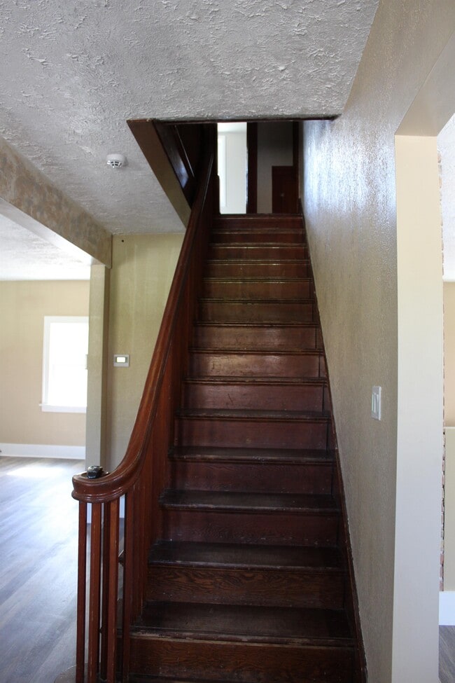 Building Photo - 818 D St