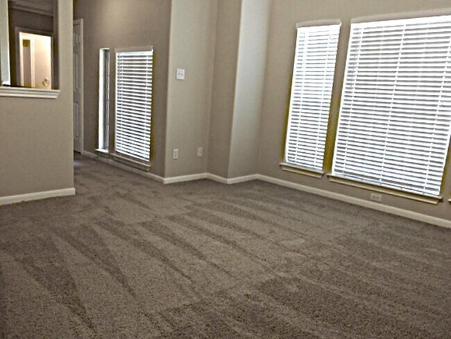 Building Photo - 2906 Tara Gables Ct