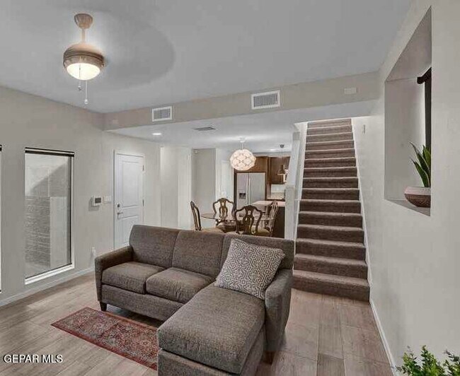 Building Photo - 4016 Camelot Heights Dr