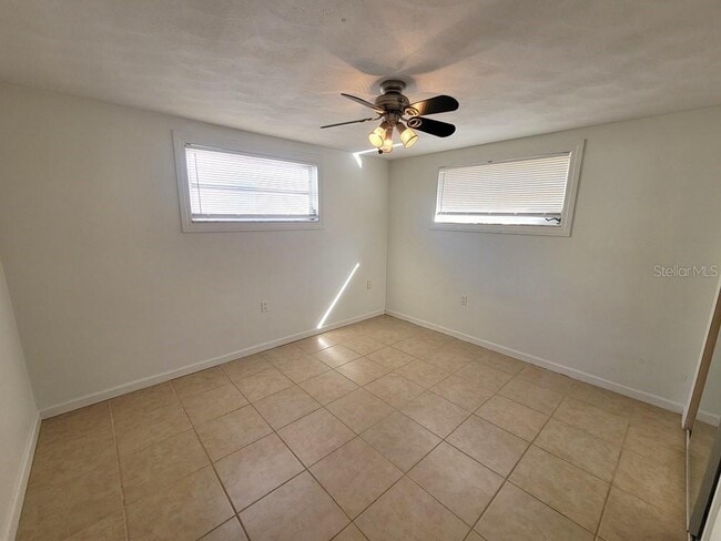 Building Photo - 5912 Della Dr