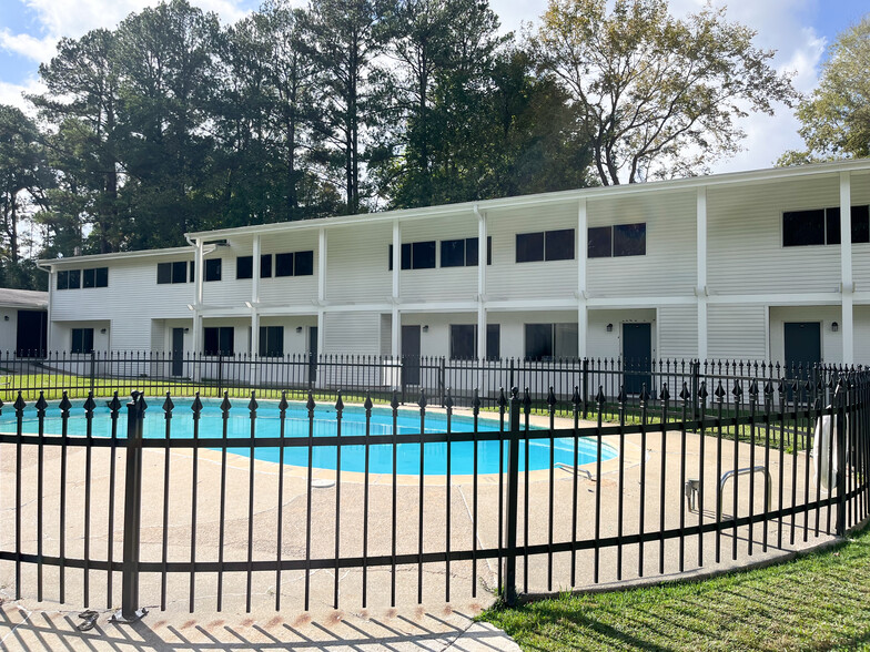 Building Photo - Courtyard Apartment Homes