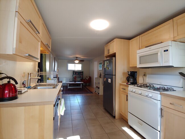 Building Photo - Spring