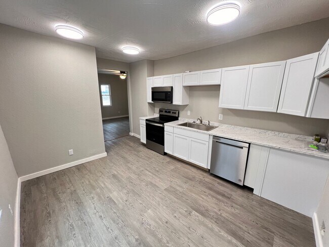 Building Photo - 3 Bed 2 Bath Springfield, Missouri