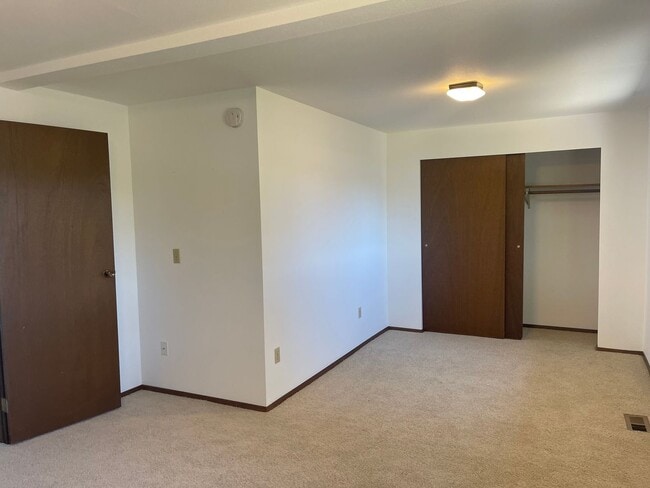 Building Photo - Charming 3bd split level