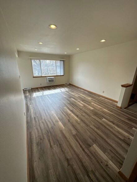 Building Photo - 214 S River St