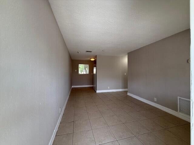 Building Photo - 400 Metcalf Ct