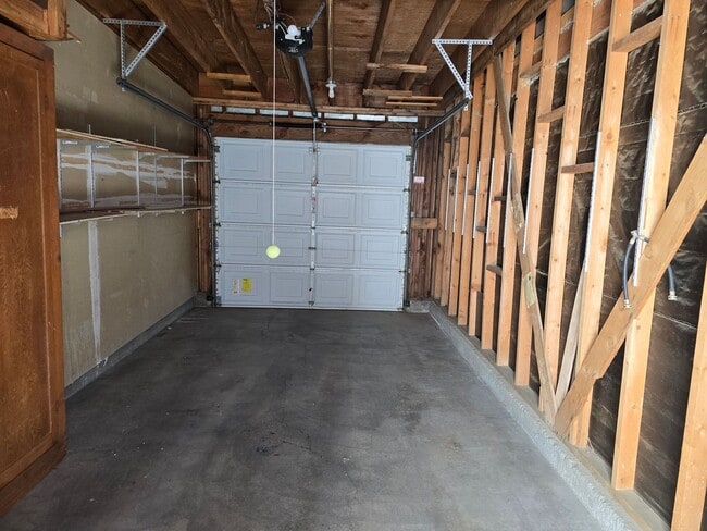 Building Photo - Cozy 2 bed 2 bath