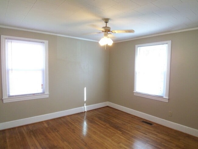 Building Photo - Ranch Home in NODA Area of Charlotte w/ Fe...