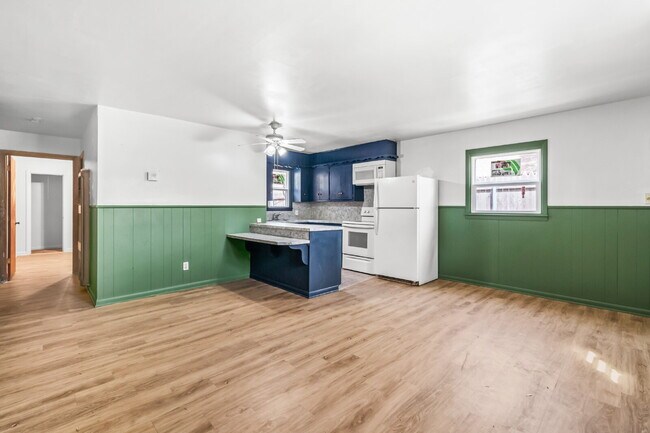 Building Photo - Charming Efficiency, Minutes from Texas Tech
