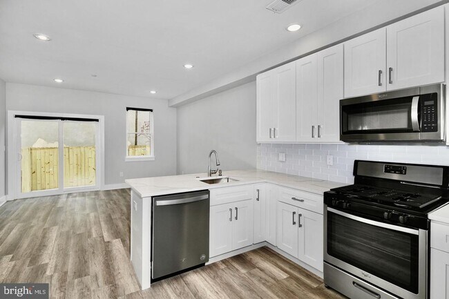 Building Photo - Brand New Luxury Apartments