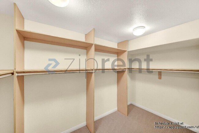 Building Photo - 19872 Sunset Vista Rd