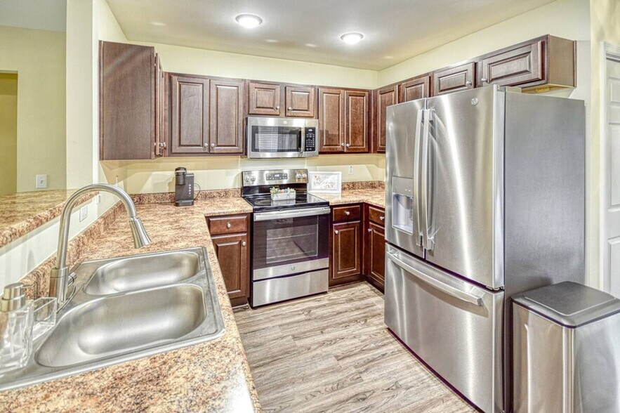 Building Photo - 4574 Rivers Landing Dr