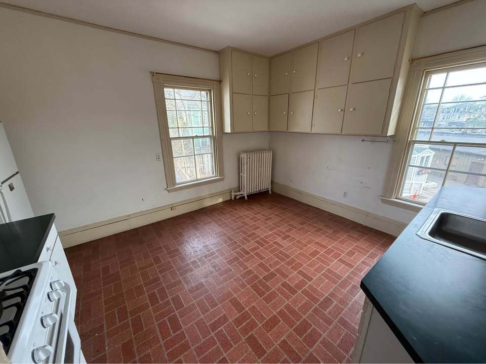 Building Photo - 8 Hurlbut St