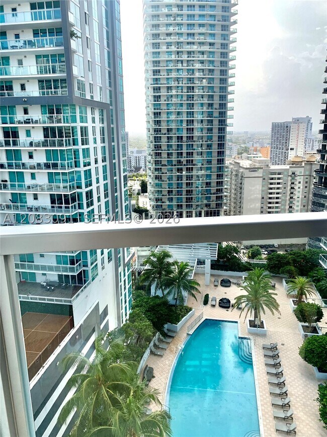 Building Photo - 1060 Brickell Ave