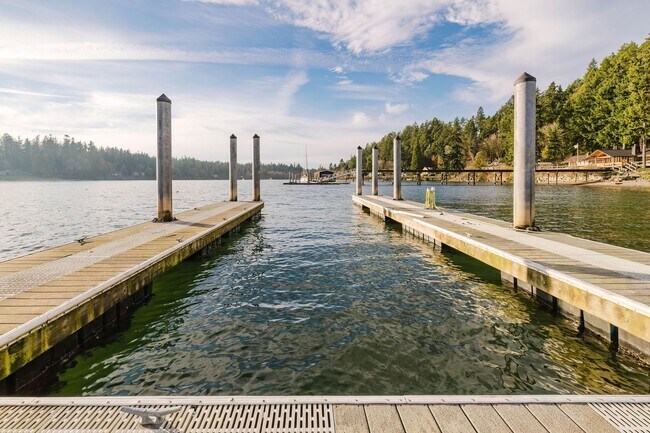 Building Photo - Impeccable Low Bank Bainbridge Waterfront Home with Private Dock