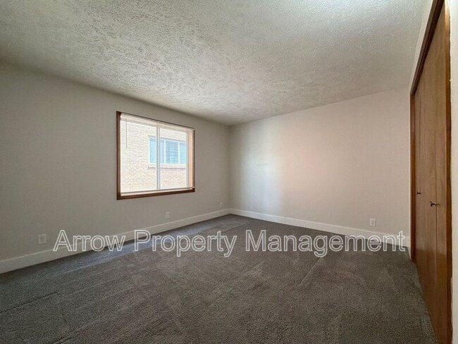 Building Photo - 3341 Holdrege St