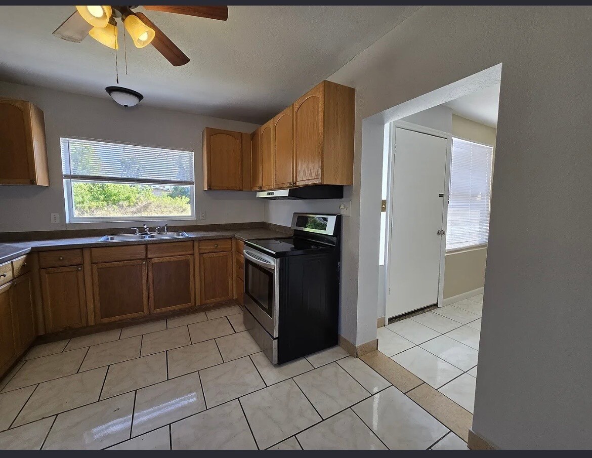 Building Photo - 21 Mountain Dr