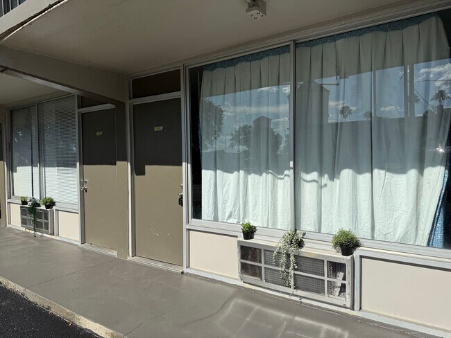 Building Photo - 5020-161 Irlo Bronson - OLAM STUDIO APARTMENTS