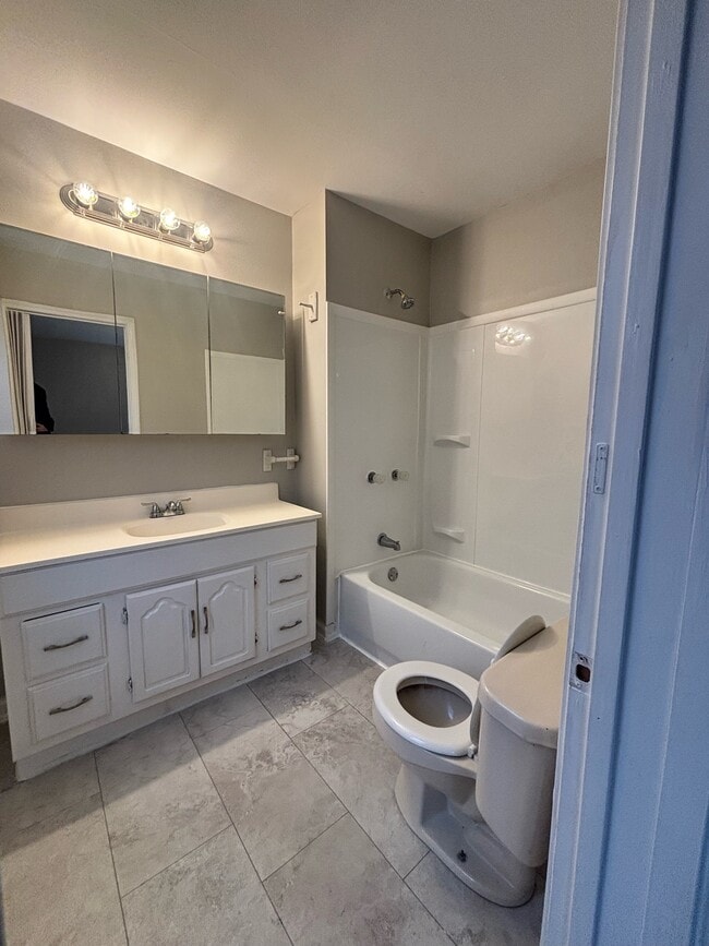 Building Photo - 2226 Parmele St