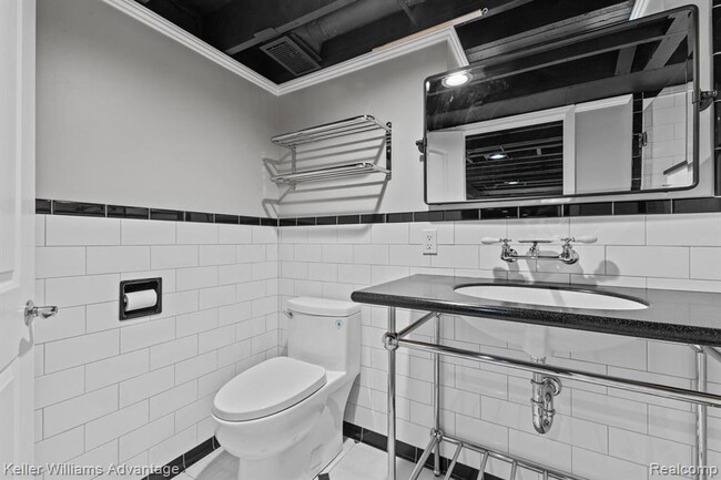 Building Photo - 4516 Robinwood Ave