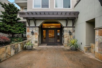 Building Photo - Charming 1-Bedroom in North Queen Anne clo...