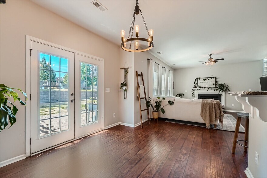 Building Photo - 13165 Wilburn Park Ln