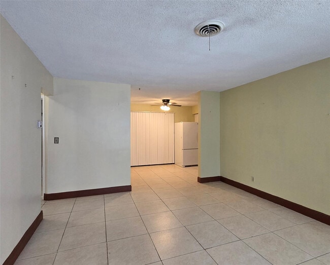 Building Photo - 4215 NW 52nd Ave