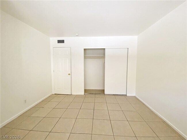 Building Photo - 1904 Rexford Dr