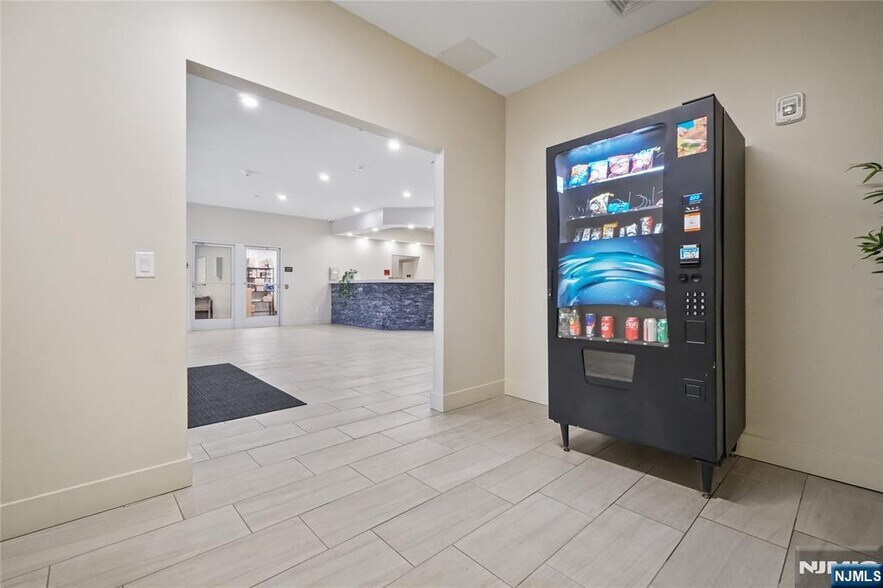 Building Photo - 69 Main St