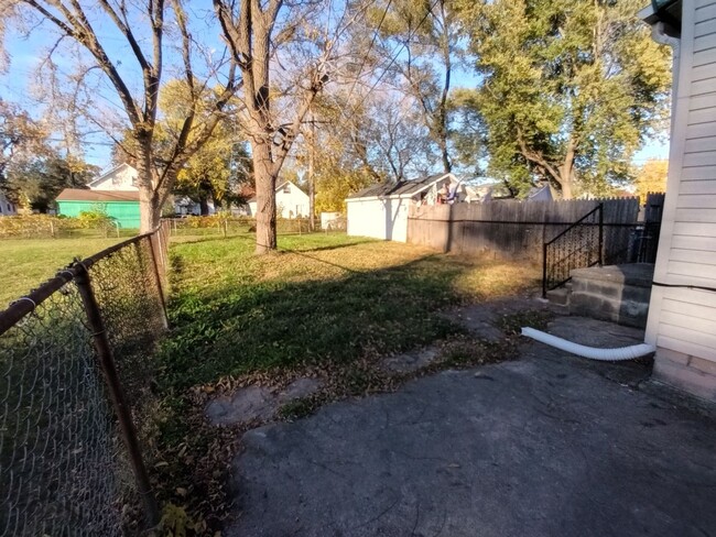 Building Photo - 3 bedroom 1.5 bath bungalow in Warren! $1,...