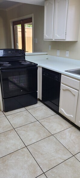 Building Photo - 706 Garden Walk Dr