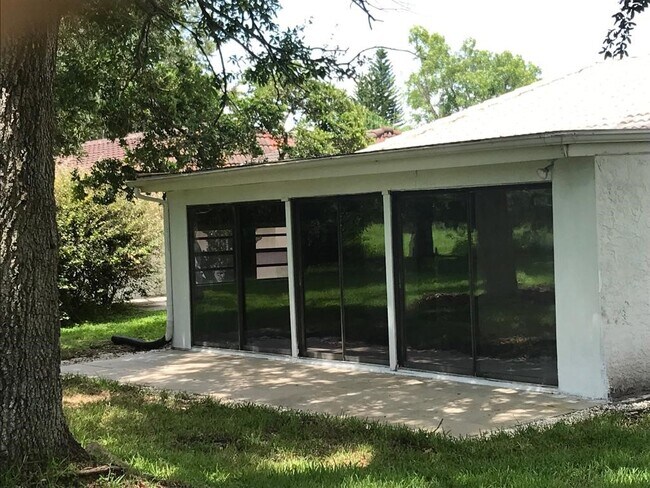 Building Photo - 5572 Memorial Dr