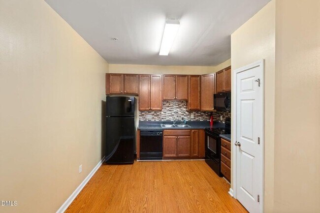 Building Photo - 401 Coalinga Lane