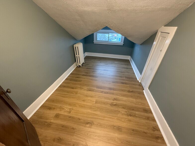 Building Photo - 1160 Monroe Ave