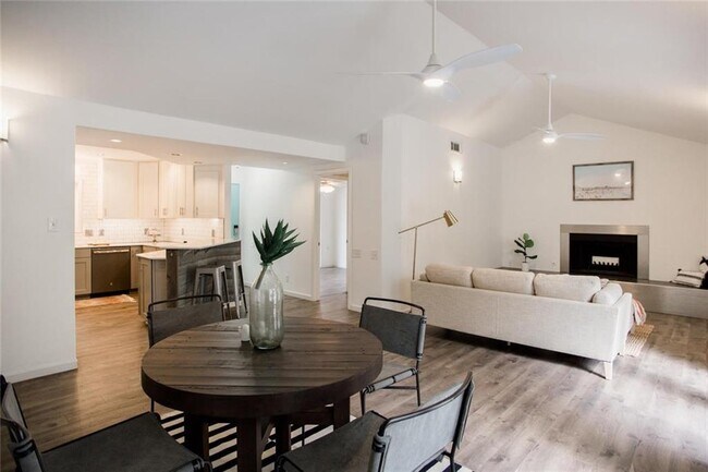 Building Photo - 5139 Meadow Creek Dr