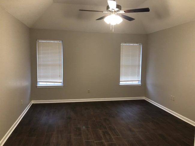 Building Photo - 2087 Kindlewood Dr
