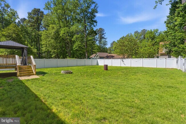 Building Photo - 283 Shorewood Dr