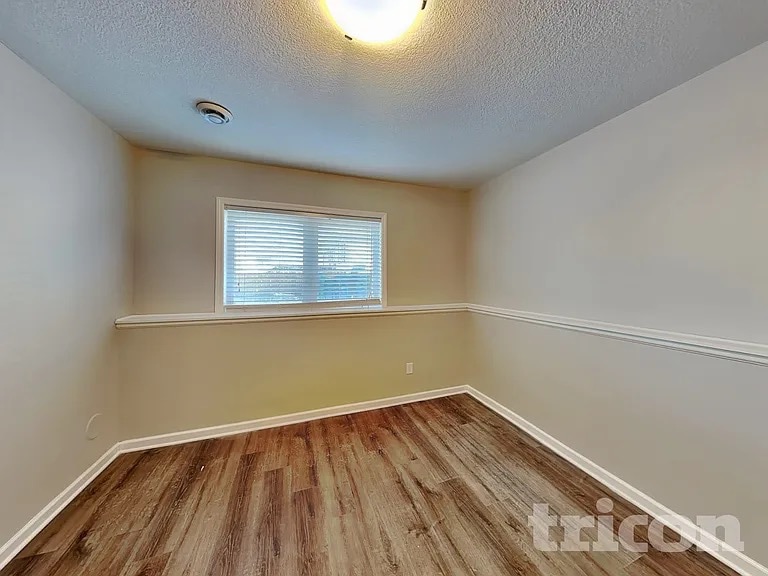 Building Photo - 1525 Independence Ave N