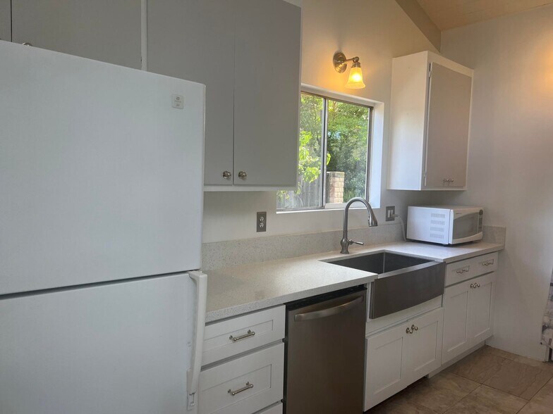 Building Photo - 15 N San Marcos Rd