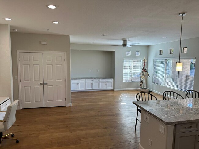 Building Photo - 8880 E Paraiso Dr