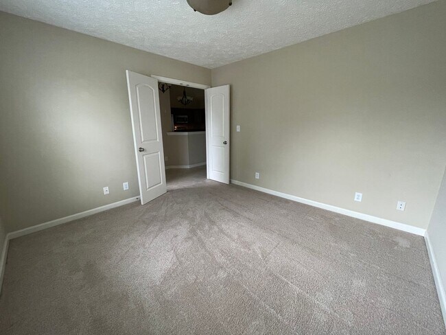 Building Photo - 3 Bedroom Home In Lindberg Village