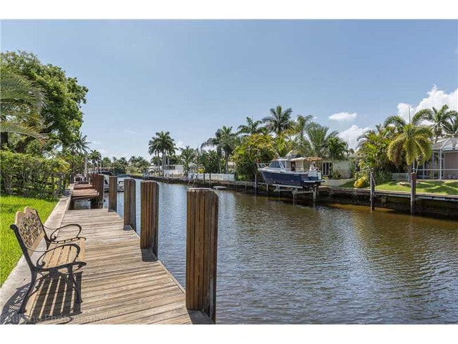 Building Photo - 160 SE 12th St