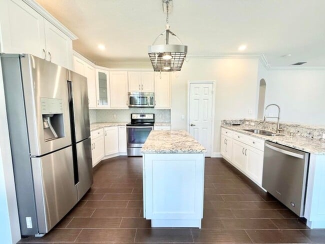 Building Photo - 12902 Hyland Cir