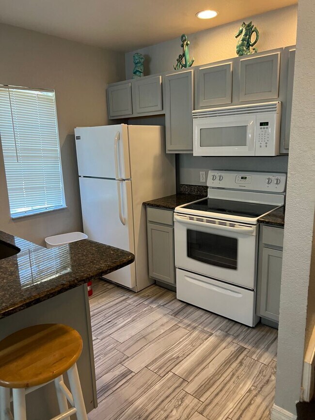 Building Photo - 2280 San Vital Dr