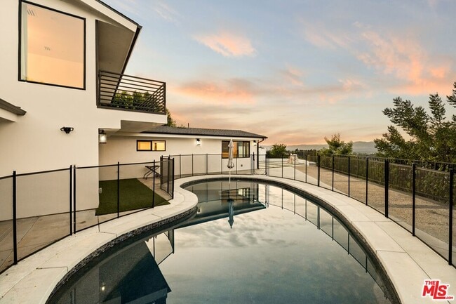 Building Photo - 15655 Castlewoods Dr