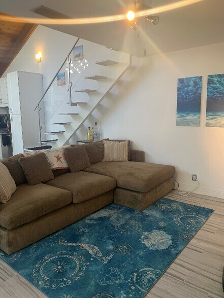 Building Photo - 1605 US-1