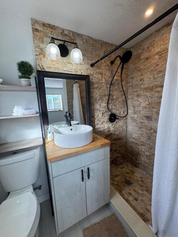 Building Photo - 4133 3rd Ave N