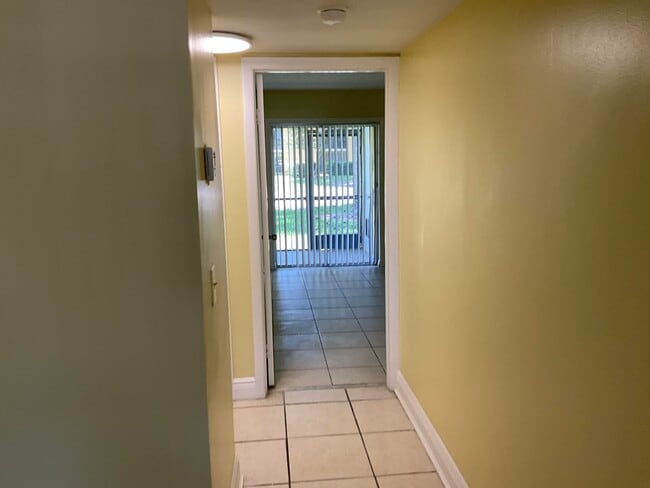 Building Photo - 310 Meadows Cir