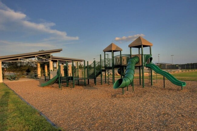 Building Photo - 124 Claiborne Lake Ln