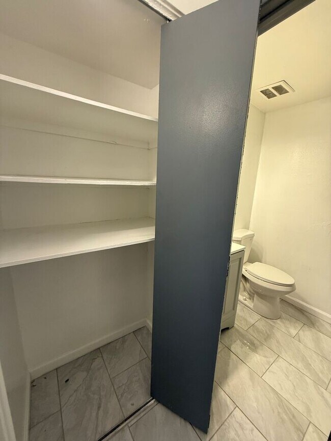 Building Photo - Townhome For Rent